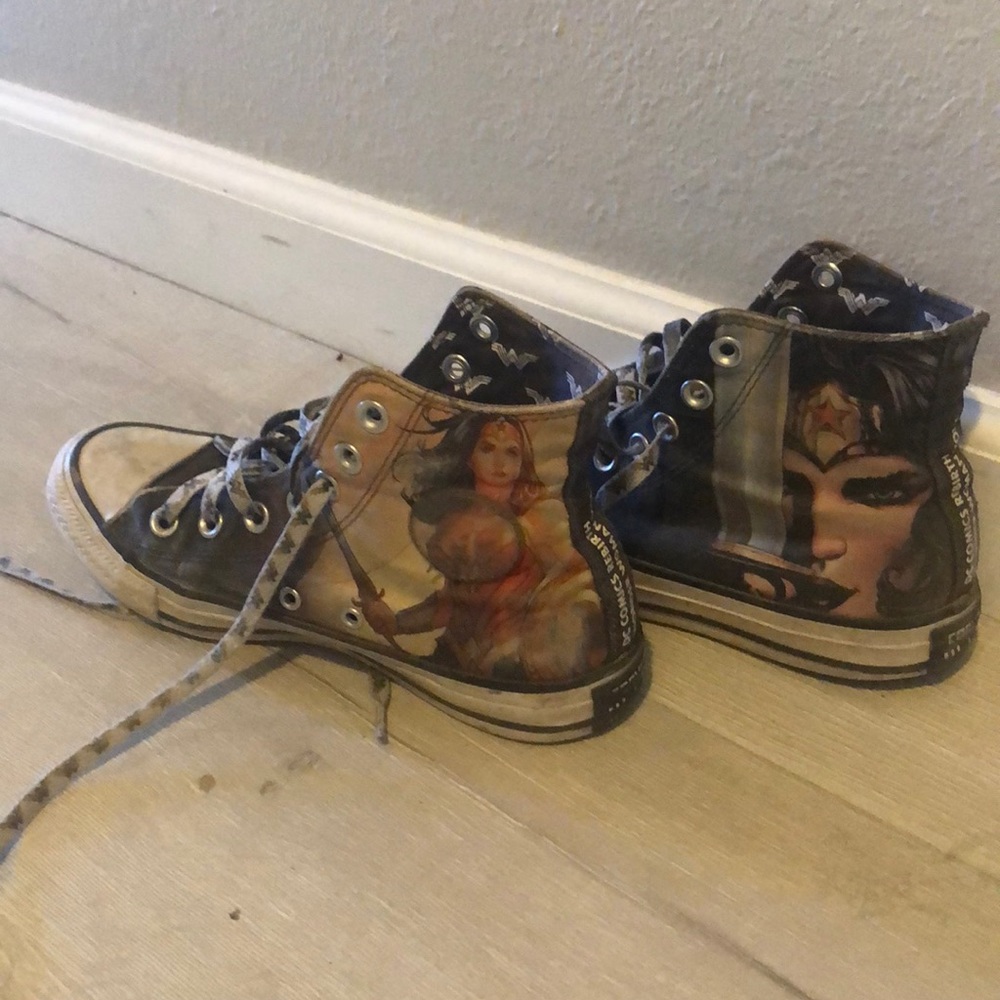 Wonder Woman converse